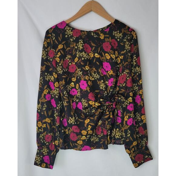 ASTR- Black with floral print- tie front top- size Large - Picture 2 of 9